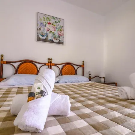 Rentaliday Garden Villa